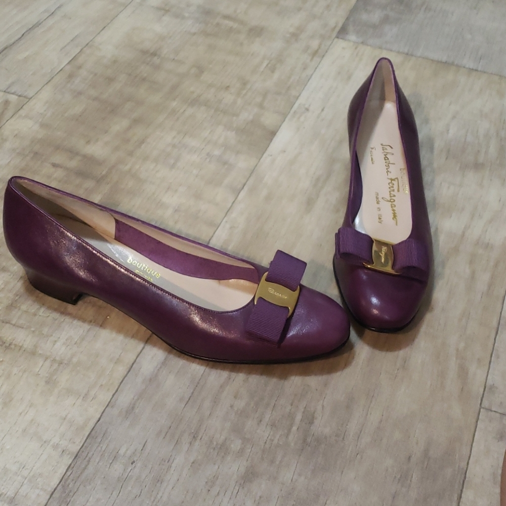 Salvatore Ferragamo Plum pumps 7.5 2A